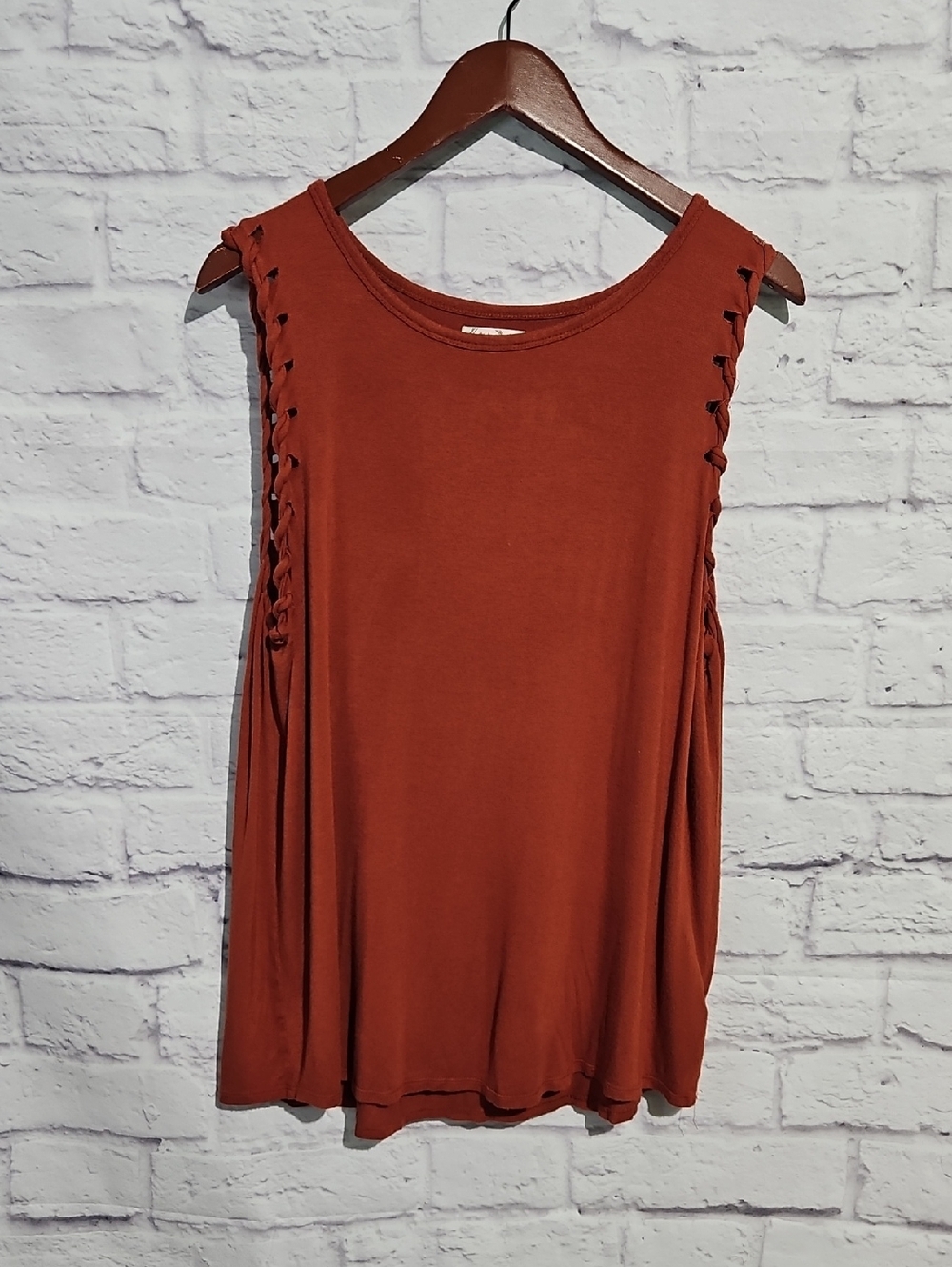 Sleeveless Lace-Up Side Tank in Rust